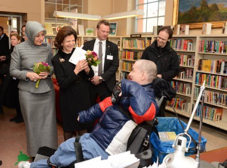 Hayrünnisa Gül, halk kütüphanesini ziyaret etti