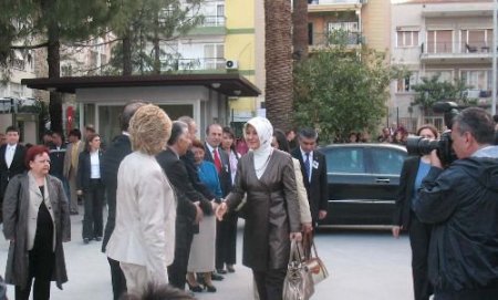 Hayrünnisa Gül, Karşıyaka'da Kız Meslek Lisesi Açtı