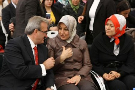 Hayrunnisa Gül: Hızla İlerleyen Teknoloji Toplumları Da Hızla Değiştiriyor