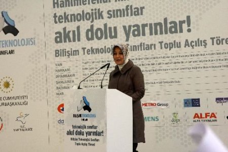 Hayrunnisa Gül: Hızla İlerleyen Teknoloji Toplumları Da Hızla Değiştiriyor