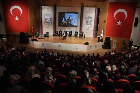 Hayrunnisa Gül: Okuma alışkanlığı için kütüphane geleneğimizi canlandırmalıyız