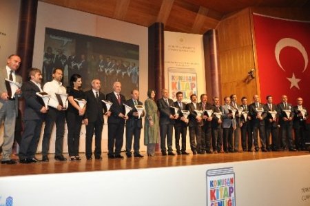 Hayrunnisa Gül: Okuma alışkanlığı için kütüphane geleneğimizi canlandırmalıyız