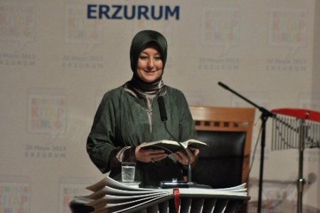 Hayrunnisa Gül: Okuma alışkanlığı için kütüphane geleneğimizi canlandırmalıyız