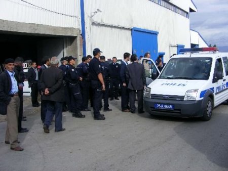 Hayvan Pazarında Ot Kavgası: 3 Yaralı