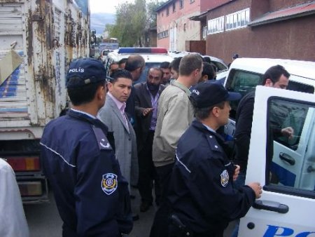 Hayvan Pazarında Ot Kavgası: 3 Yaralı