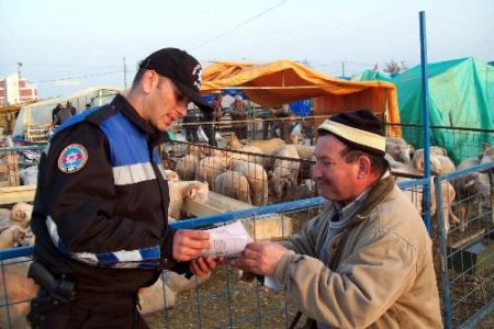 Hayvan Pazarındaki Satıcılar Sahte Paraya Karşı Bilgilendirildi