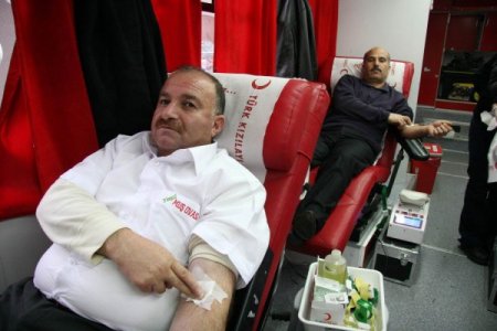 Hayvan severlerden kan bağışı