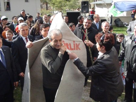 Hayvanların kulak küpelerinin yerine elektronik çip takılacak