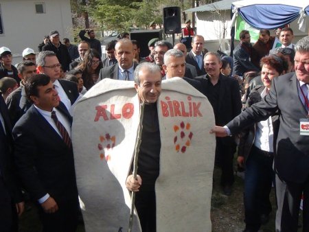 Hayvanların kulak küpelerinin yerine elektronik çip takılacak