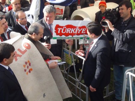 Hayvanların kulak küpelerinin yerine elektronik çip takılacak