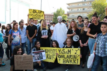 Hayvanseverler 5199 sayılı yasa tasarısı için sokaklara döküldü