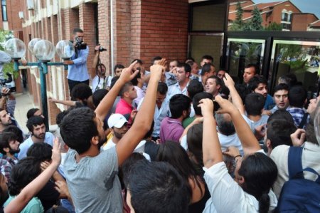 Hazırlık öğrencilerinin eyleminde arbede