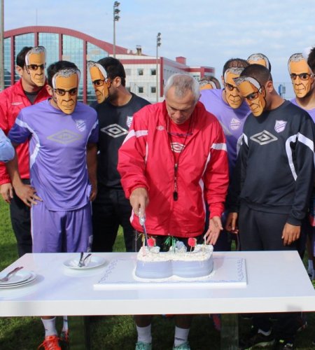 Hector Cuper’e maskeli doğum günü sürprizi