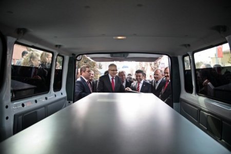 Hediye Edilen Ambulansı Cenaze Aracıyla Takas Ettiler