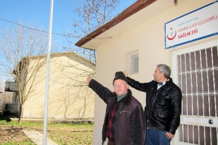 Hekimler yerleşmeyince lojman harabeye döndü