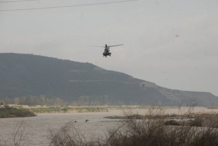 Helikopter, Aramayı Suya Yakın Mesafeden Yapıyor