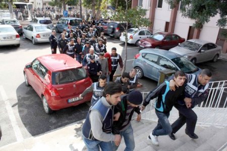 Helikopter Destekli Operasyonda Gözaltına Alınan 66 Kişi Adliyeye Sevk Edildi