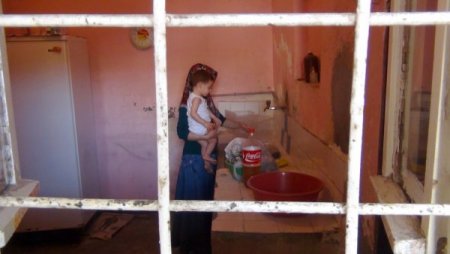 Hem Akreplerle Hem Yoksullukla Savaşıyorlar