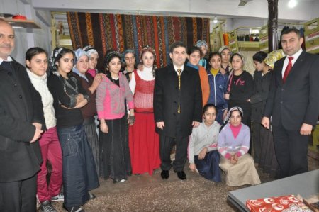 HEM atölyesinde halı kesim töreni düzenlendi
