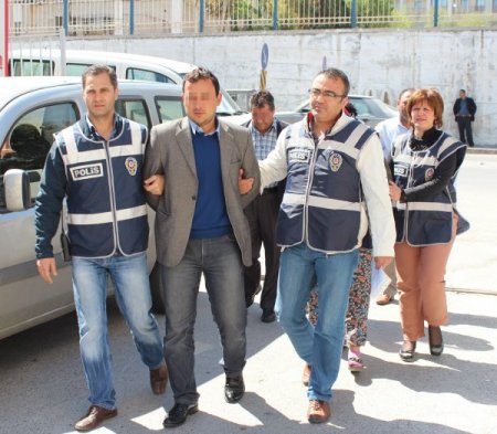 Hem Evleneceği Kişi Hem De Evleneceği Kişinin Arkadaşları Tarafından Dolandırdı