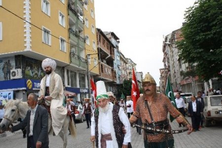 Hemşehrileri Akşemseddin Hazretleri'ni İstanbul’a dualarla uğurladı