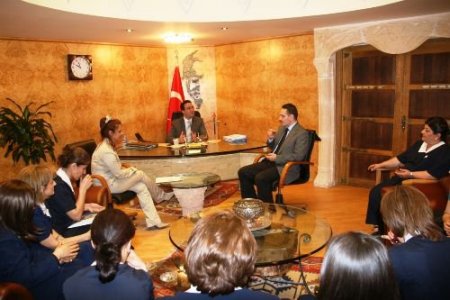 Hemşireler, Mardin Vali Vekili Süzer'i Ziyaret Etti
