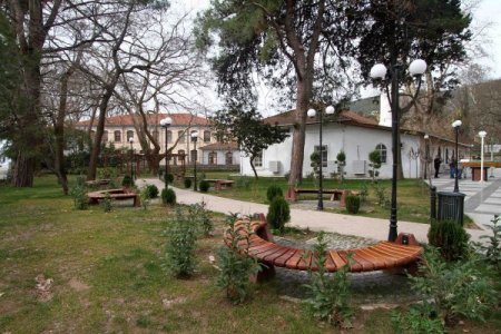 Hereke Sümer Camii, meydanına kavuştu