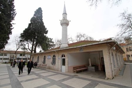 Hereke Sümer Camii, meydanına kavuştu