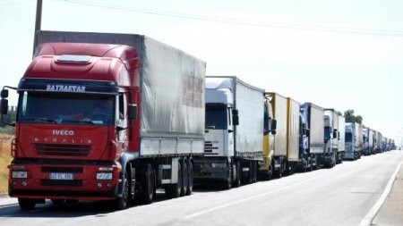 Herkes Ailesiyle Tır’cılar Arkadaşlarıyla Bayramlaştı