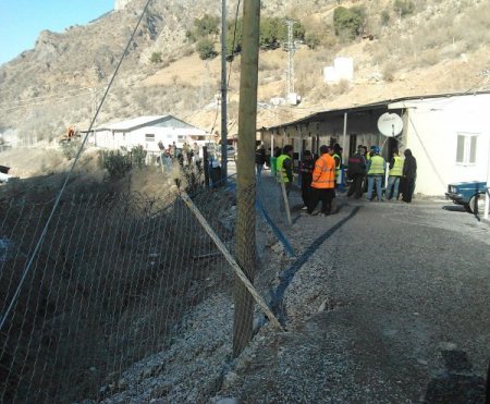 HES inşaatında çalışan işçilerin kaldığı prefabrik yandı