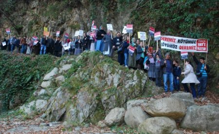 HES istemeyen köylüler kara yolunu kapattı