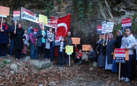 HES istemeyen köylüler kara yolunu kapattı