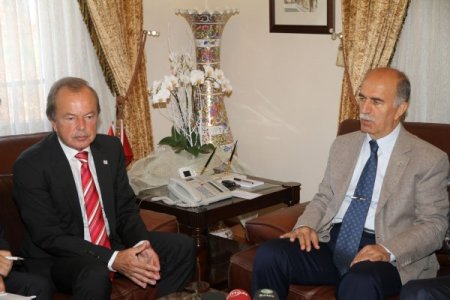 Hessen Eyalet Meclisi yönetimi Vali Harput’u ziyaret etti