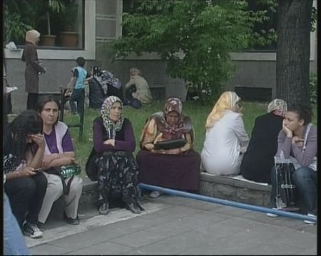 Heyecandan Gece Uyuyamadı, Sınav Günü Okul Bahçesinde Uykuya Yenik Düştü