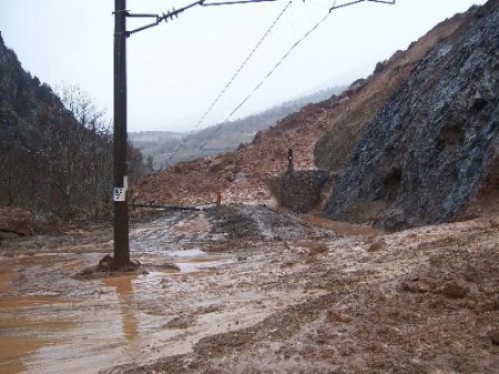 Heyelan, Malatya-gölbaşı Demiryolu Güzergahını Kapattı
