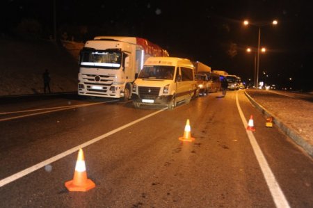 Heyelan nedeniyle Çanakkale-İzmir yolu trafiğe kapandı