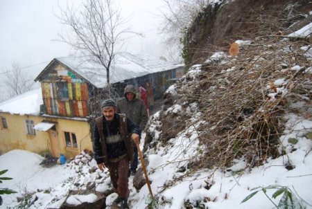 Heyelan Tehlikesi Yaşayan Köylü, Yardım Bekliyor