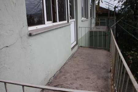 Heyelan yüzünden evlerini boşalttılar