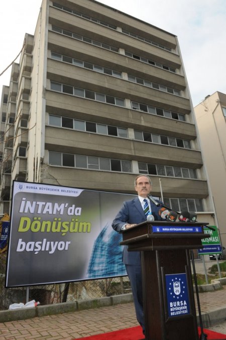 Heyelanda çöken İntam'da yıkımlar başladı