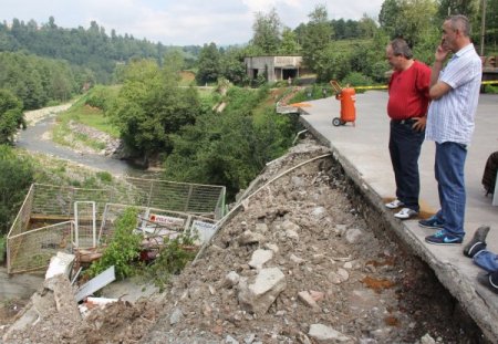 Heyelanda Lpg İstasyonu Çöktü, Tonlarca Gaz Çevreye Yayıldı