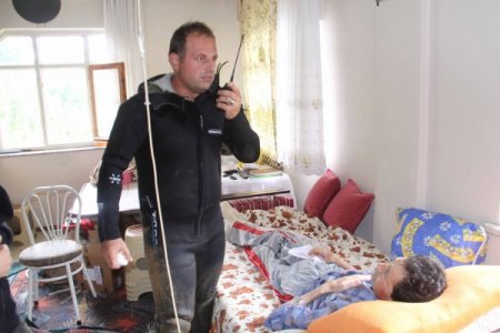 Heyelanda Mahsur Kalan Kanser Hastası İçin Afet Ekipleri Seferber Oldu