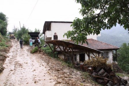 Heyelanda Mahsur Kalan Kanser Hastası İçin Afet Ekipleri Seferber Oldu