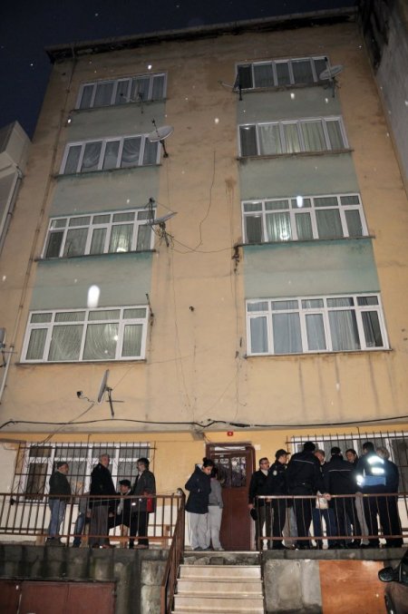 Heyelanda yıkılma tehlikesi geçiren bina sakinleri: Kış günü nereye gidelim