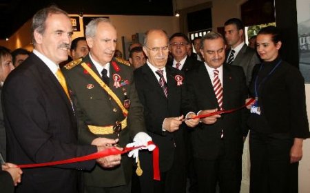 Heykel Önü Fotoğrafları Sergisi, Bursalıları Maziye Götürüyor