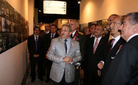 Heykel Önü Fotoğrafları Sergisi, Bursalıları Maziye Götürüyor