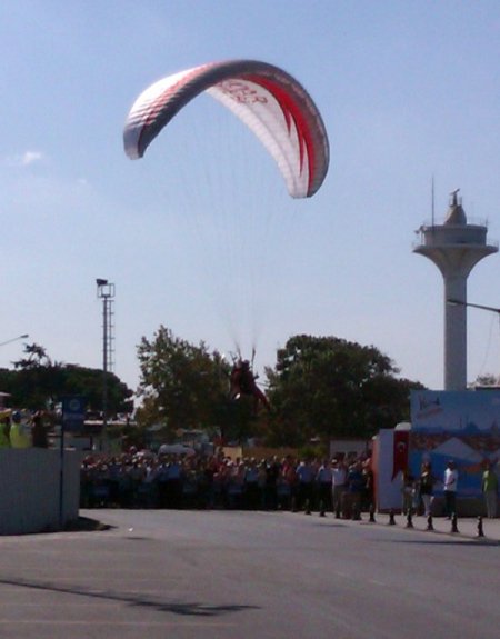 Hezarfen uçuşu vatandaşları heyecanlandırdı