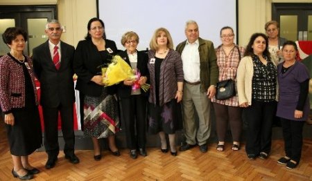 Hiç çocuğu olmasa da yılın annesi seçildi