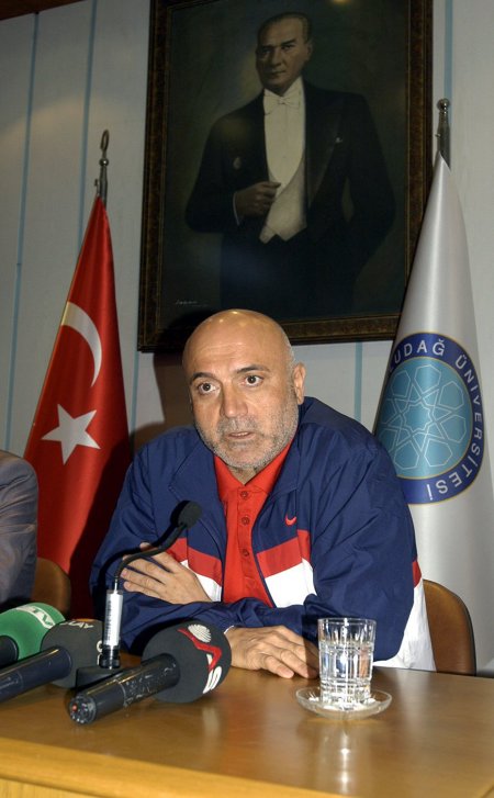 Hikmet Karaman: Manchester’in talip olduğu oyuncu A takımda değil