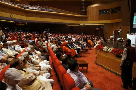 Hindistan'da ‘Sonsuz Nur’un ışığında buluştular