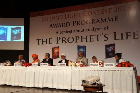 Hindistan'da ‘Sonsuz Nur’un ışığında buluştular